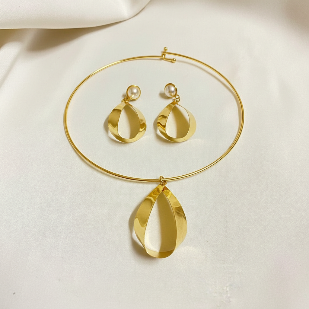 luxury teardrop gold pendant necklace & earrings set luxury teardrop gold pendant necklace & earrings set